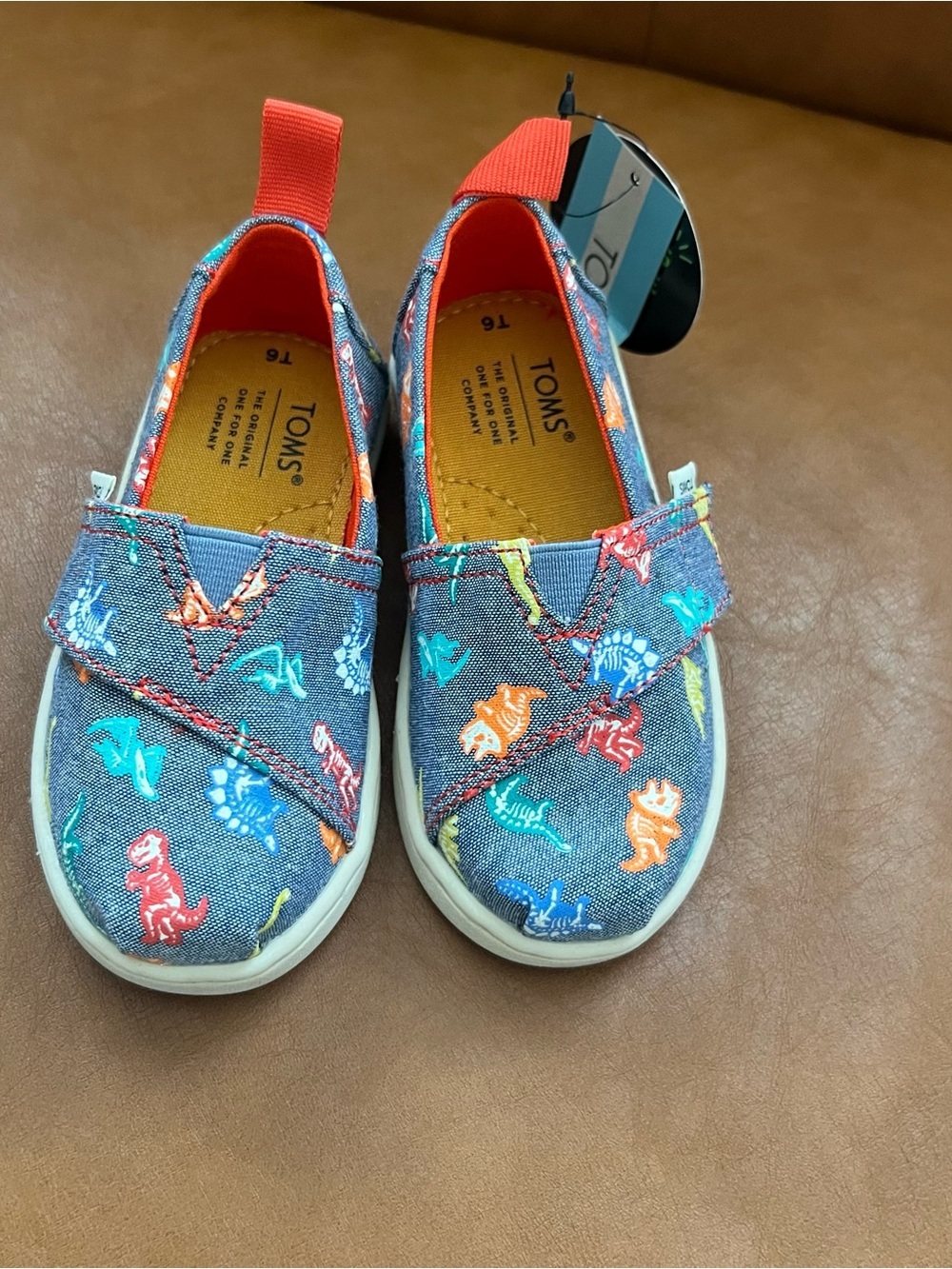TOMS Unisex Tiny Alpargata toddler slip on shoes dinosaur Sz 6 glow in dark NWT - Picture 2 of 7